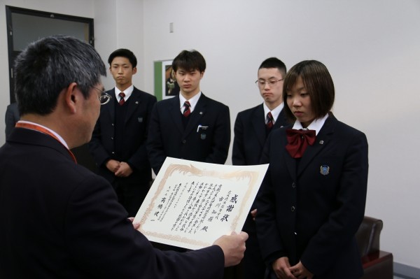 本校生徒が人命救助を行い、東武鉄道より表彰を受けました。