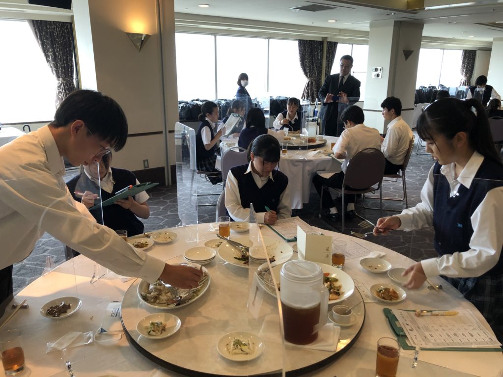 食育実践科第3学年 テーブルマナー講習会