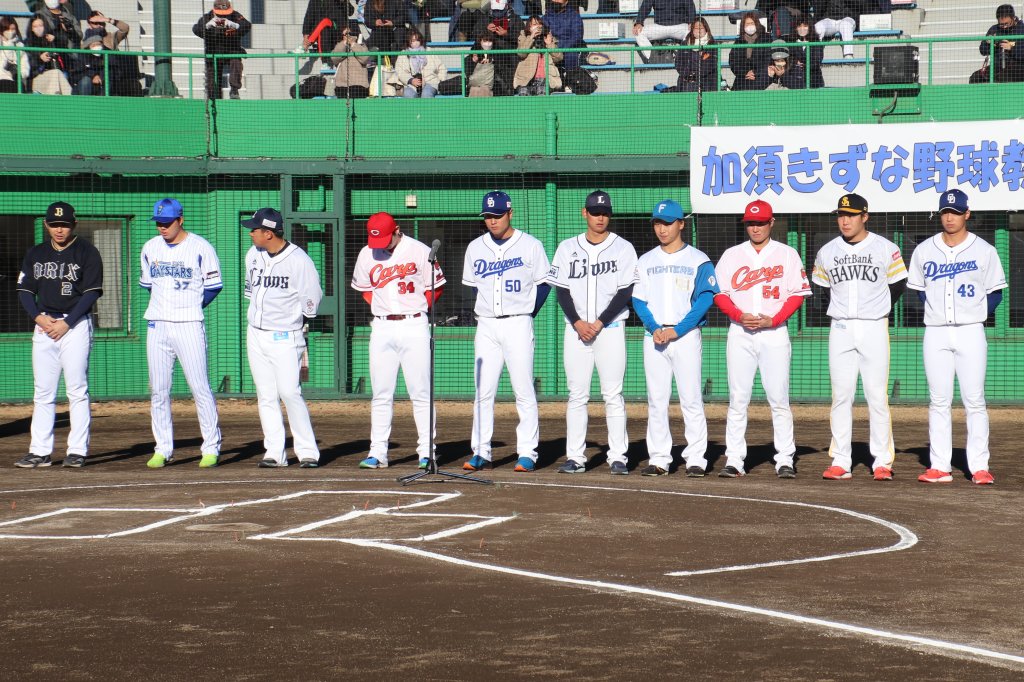 花咲徳栄校等学校ＯＢのプロ野球選手１０名が加須に集結