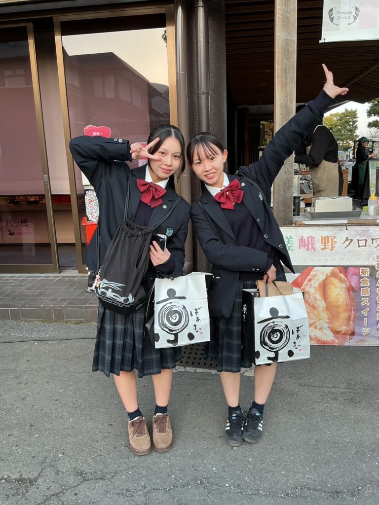 甲子園応援バス嵐山で休憩　～生徒の皆さん、応援参加ありがとうございました～