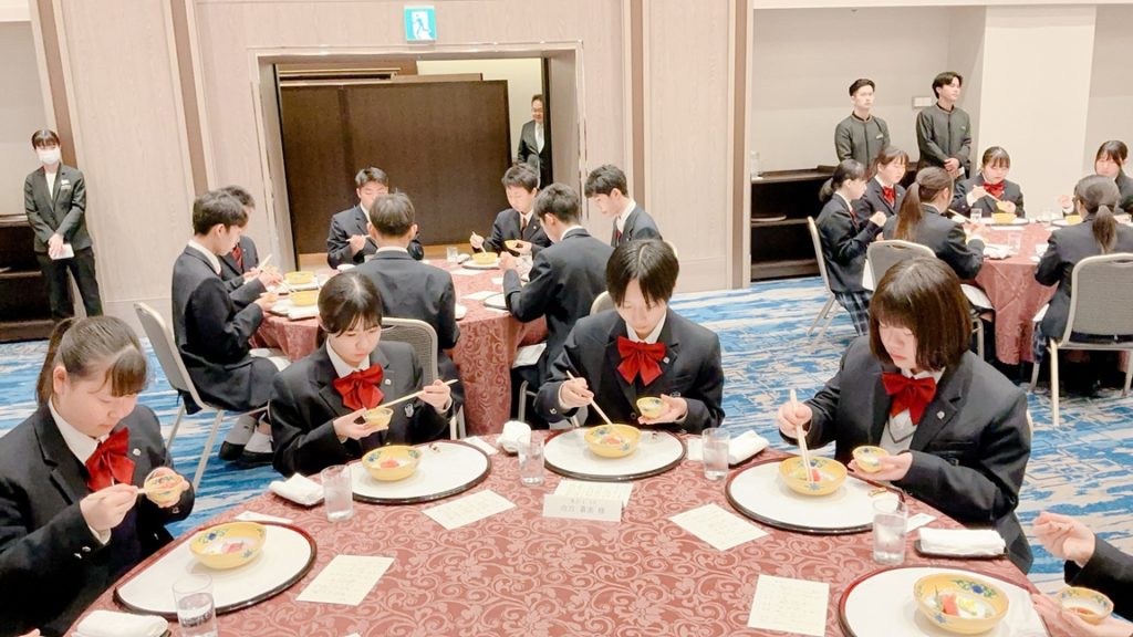 集中特別講習～食育実践科１，２年生 和食テーブルマナー講習会～