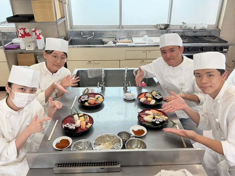 外部講師実習～食育実践科３年生 寿司講習～