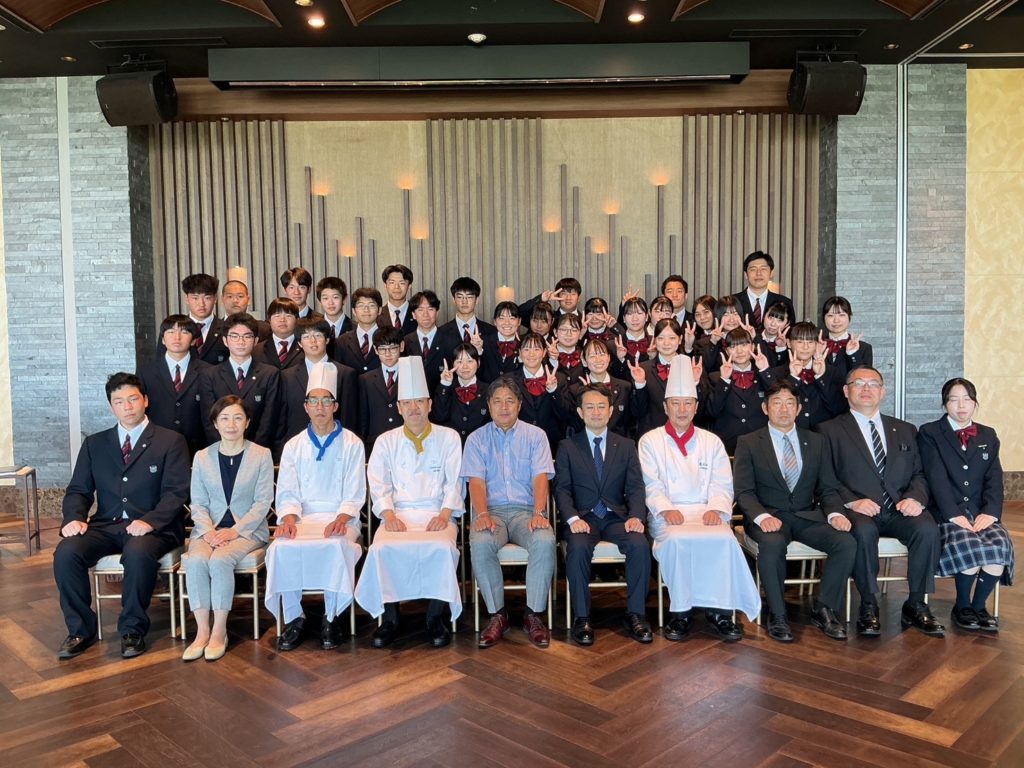 集中特別講習~食育実践科3年生 中国料理テーブルマナー/目黒寄生虫館見学~