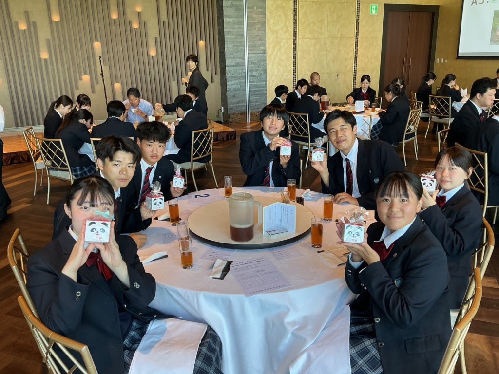集中特別講習~食育実践科3年生 中国料理テーブルマナー/目黒寄生虫館見学~