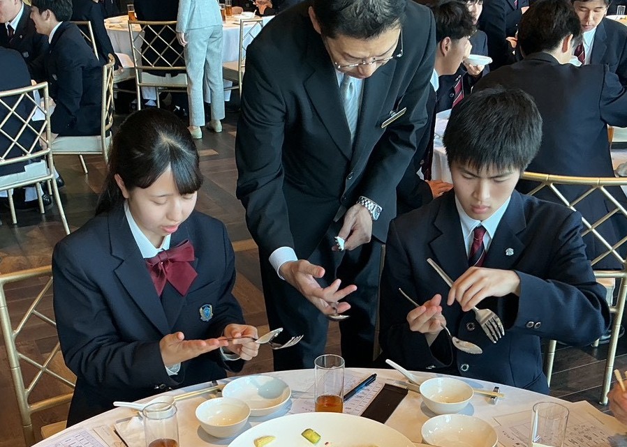 集中特別講習~食育実践科3年生 中国料理テーブルマナー/目黒寄生虫館見学~