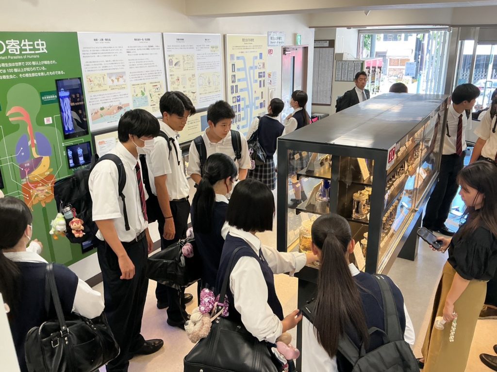集中特別講習~食育実践科3年生 中国料理テーブルマナー/目黒寄生虫館見学~
