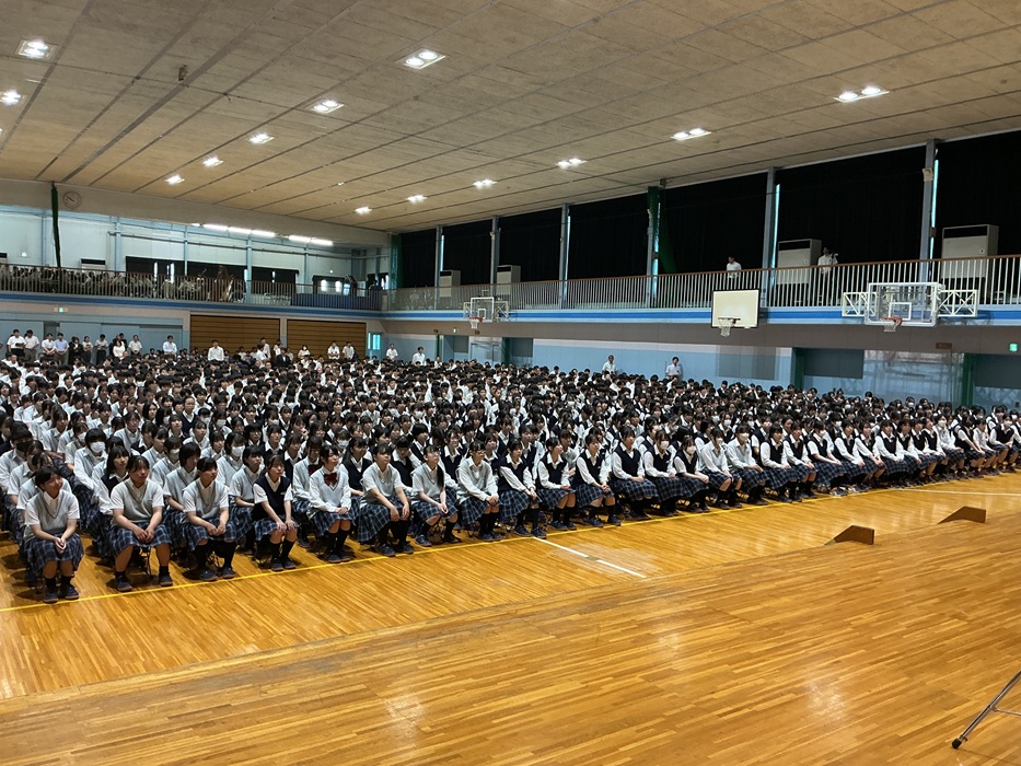 マルチェ導入 ~全校集会・学年集会用 SEKI スマートマルチチェア(マルチェ)~