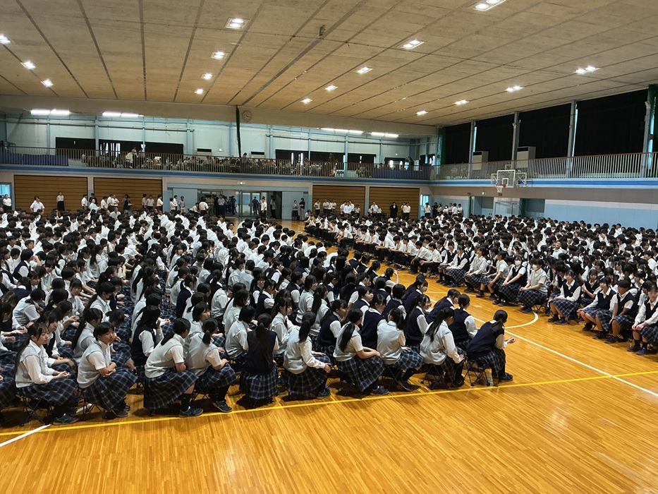 マルチェ導入 ~全校集会・学年集会用 SEKI スマートマルチチェア(マルチェ)~
