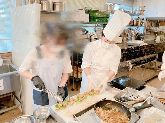 龍興寺 こども寺子屋～高校生と小学生が調理実習で交流～